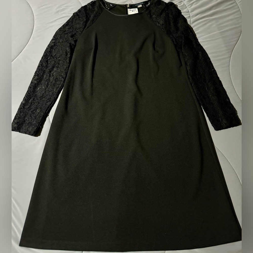 Tommy Hilfiger dress with laced 3/4 sleeves.